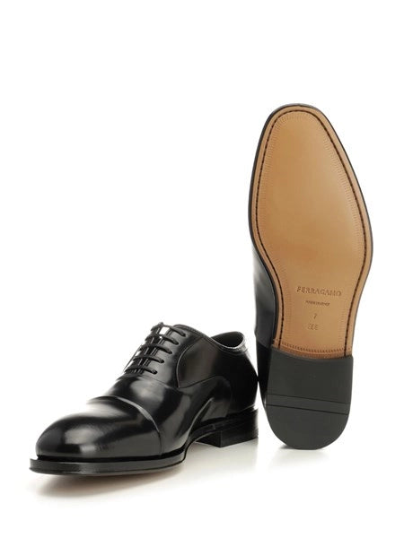 Oxford con toe cap