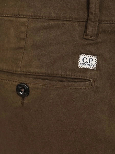 Pantaloni cargo realizzati in raso di cotone stretch