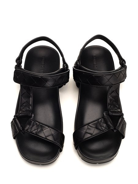 Sandalo in pelle nera