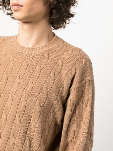 Maglione con lavorazione a treccia