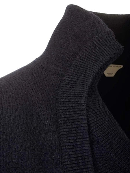 Maglia in lana compatta
