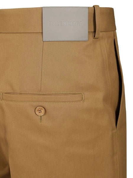 Pantaloni chino ampi
