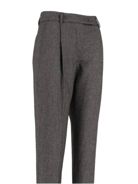 Pantaloni carrot