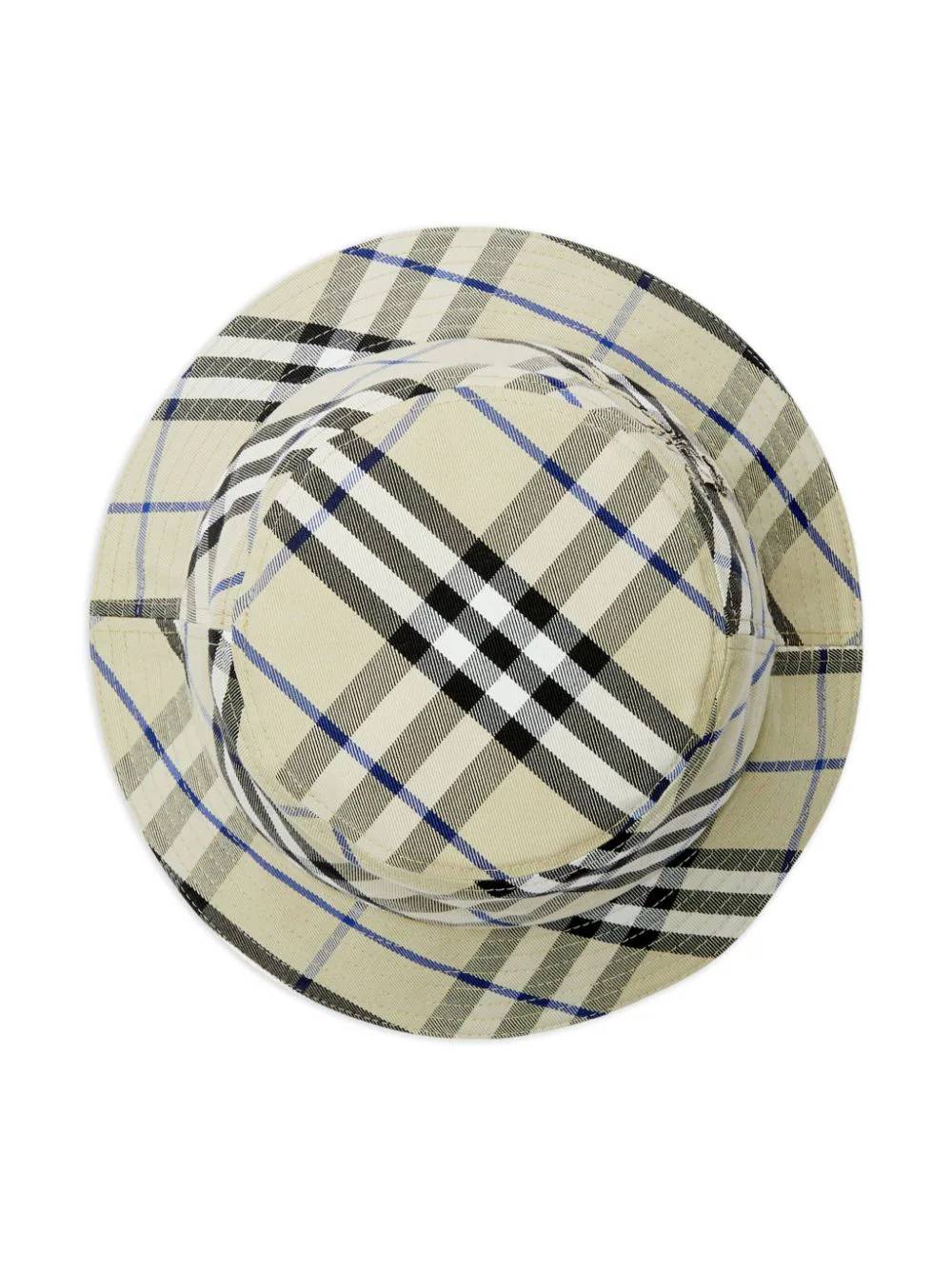 BUCKET HAT.