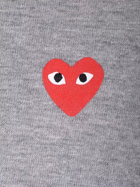 T-shirt con cuori rossi