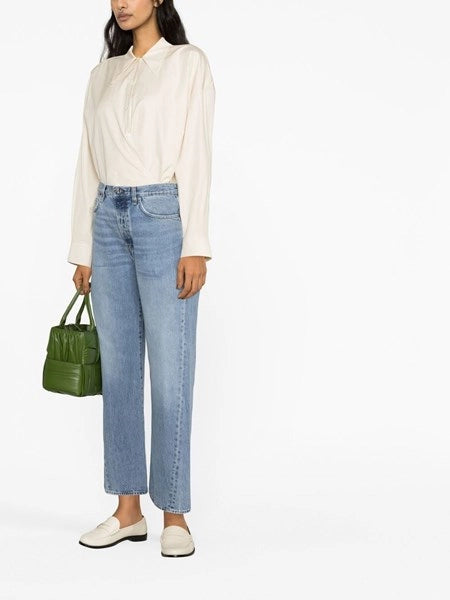Jeans con cuciture ritorte