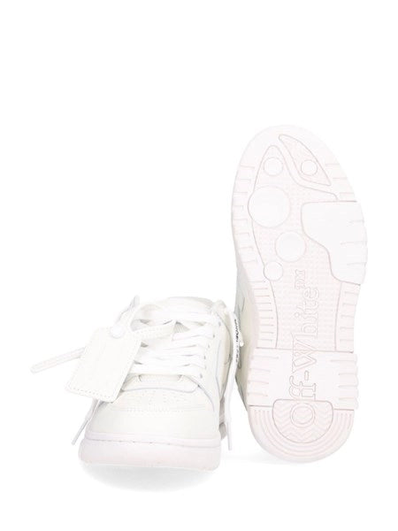 Sneaker Out of office