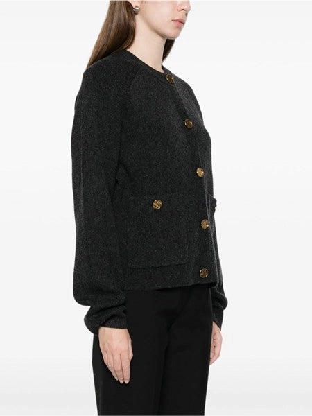 Cardigan con bottoni martellati