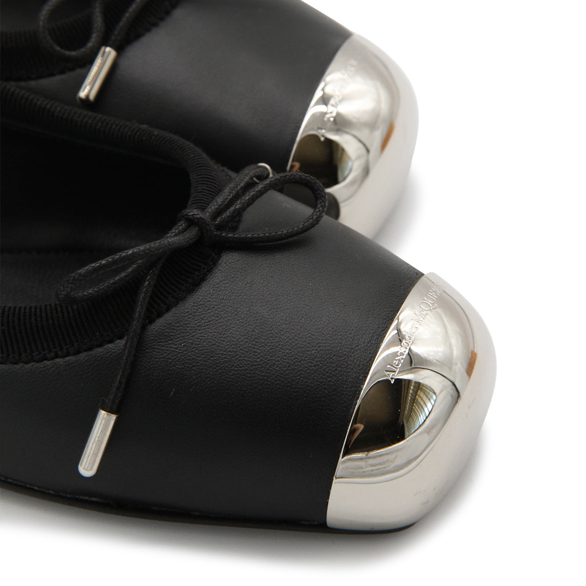 BLACK LEATHER AND SILVER METAL FLATS