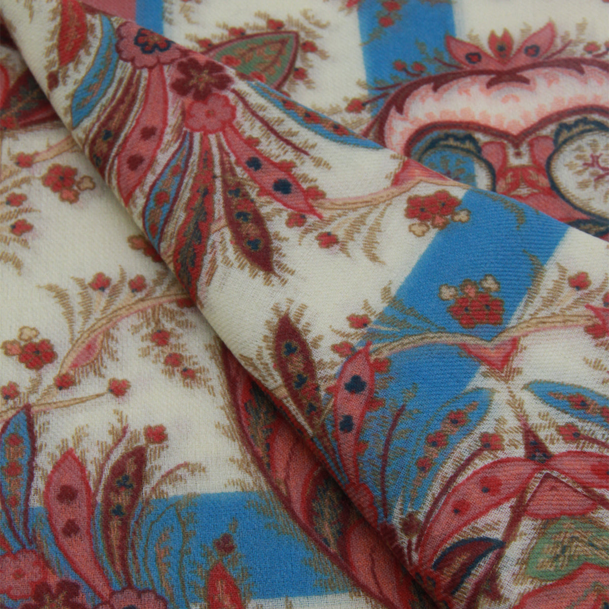 RED AND BEIGE WOOL SCARVES