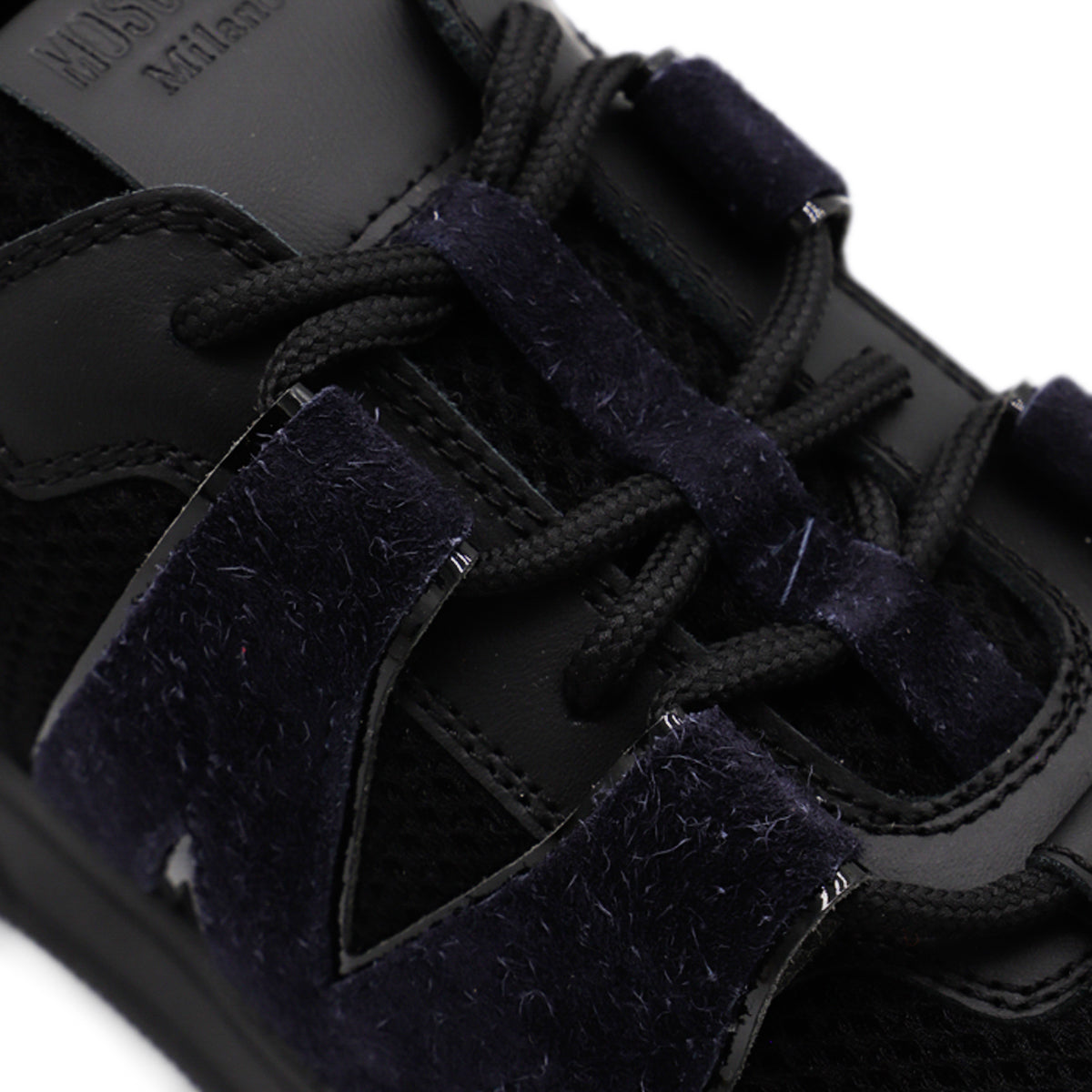 BLACK SNEAKERS