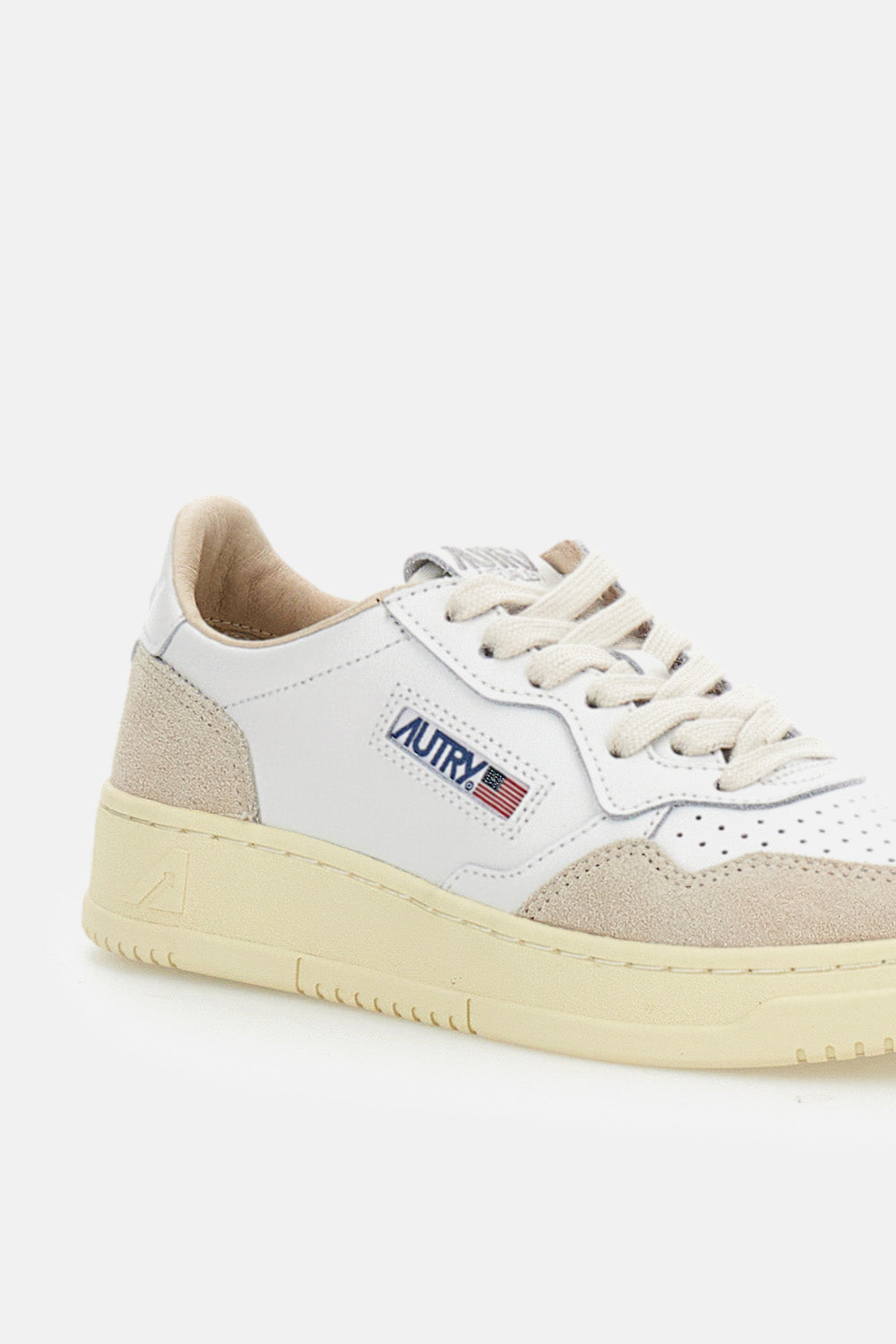 MEDALIST LOW LEATHER SNEAKERS