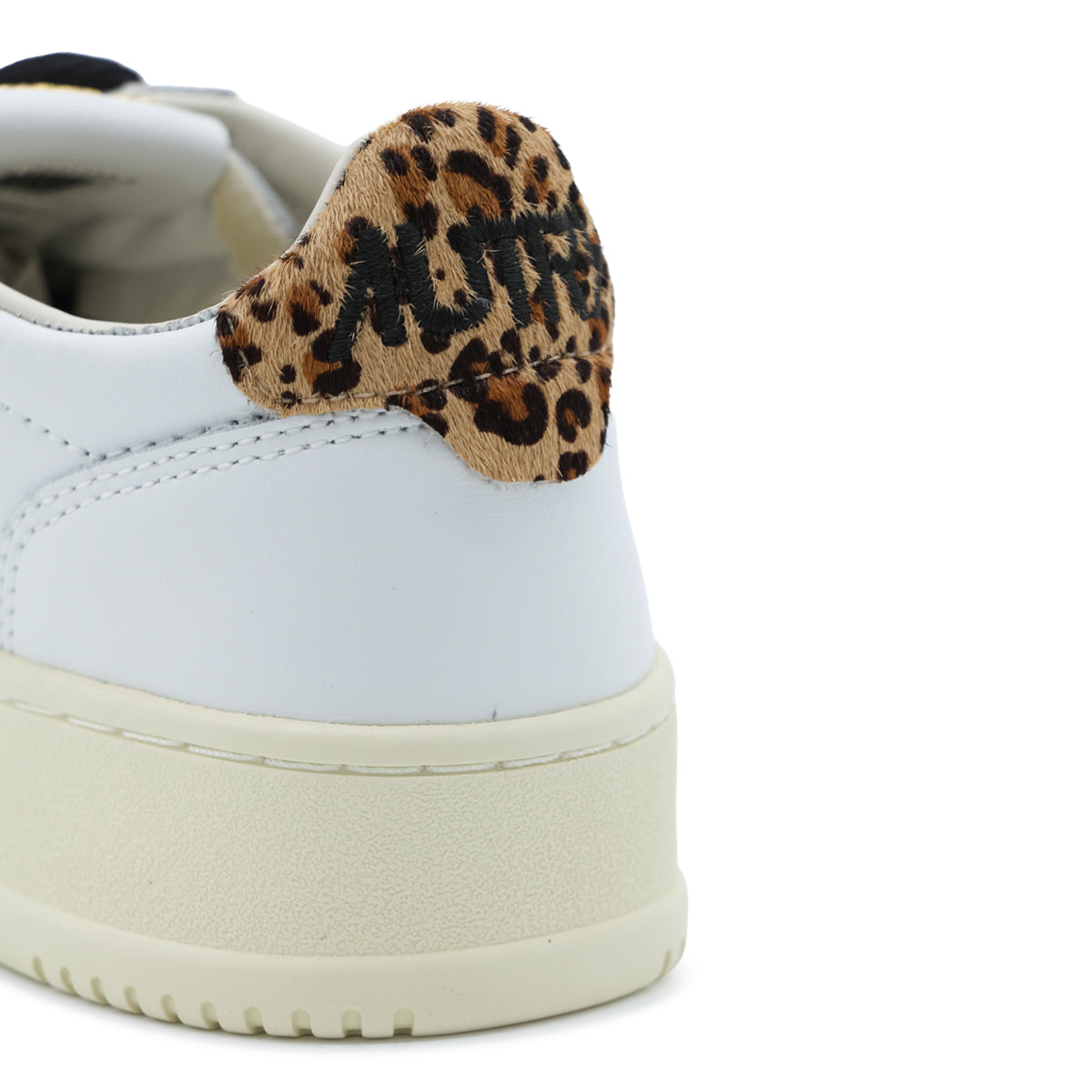 LEO AND WHITE LEATHER MEDALIST SNEAKERS
