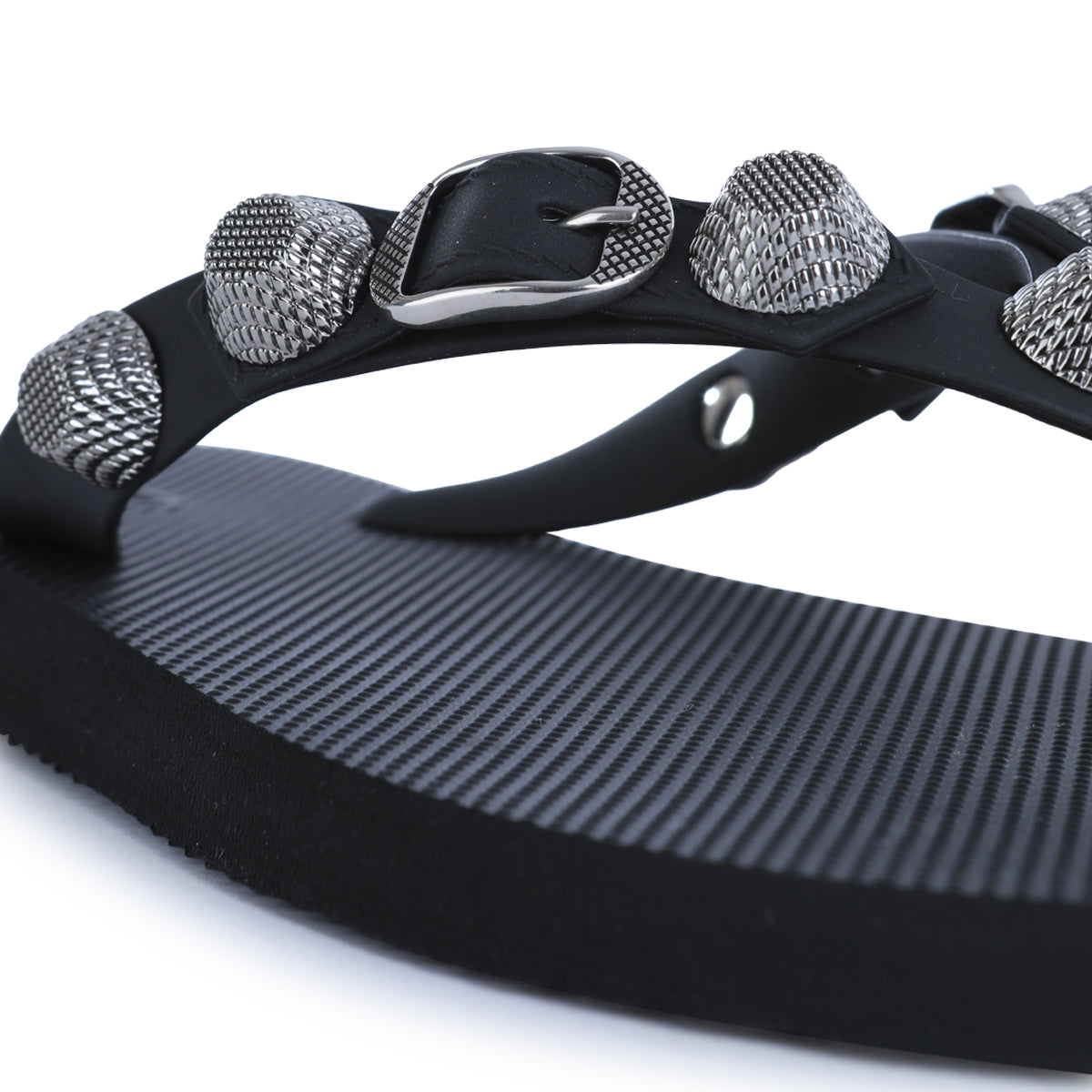 BLACK AND SILVER FLIP FLOP FLATS