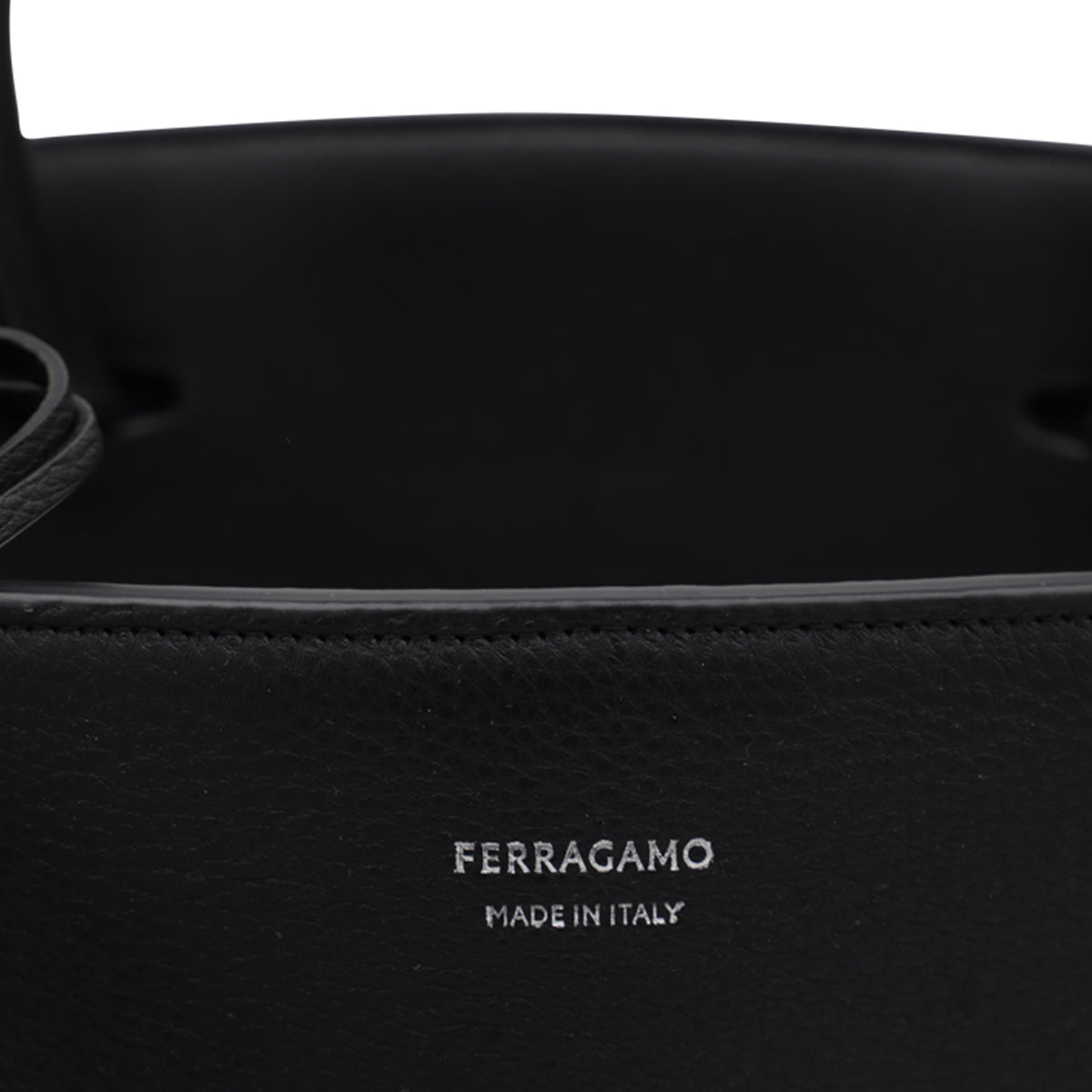 BLACK LEATHER HUG SHOULDER BAG
