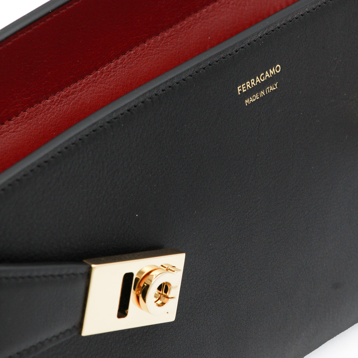 BLACK LEATHER HUG SH EAST WEST SHOULDER BAG