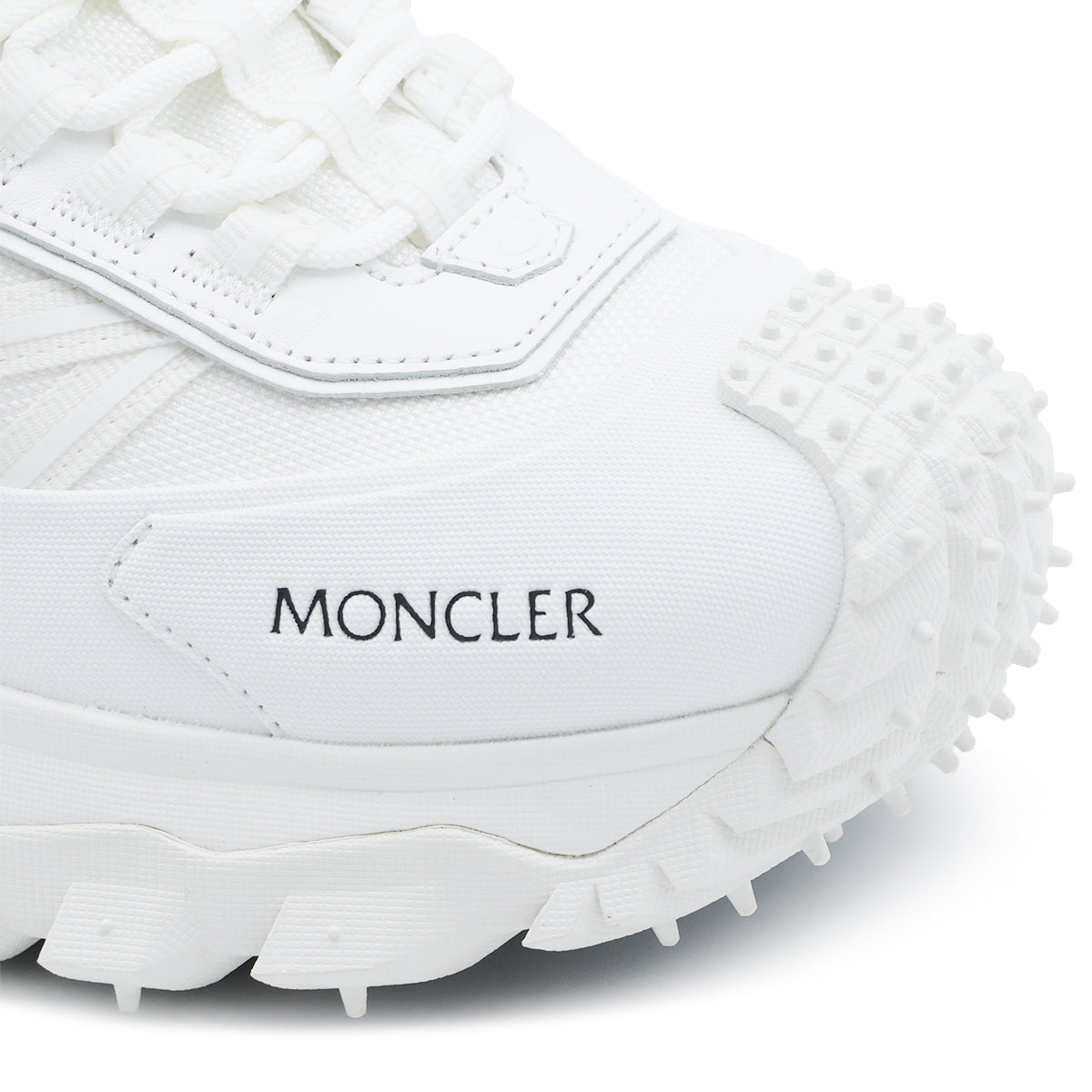WHITE TRAILGRIP SNEAKERS