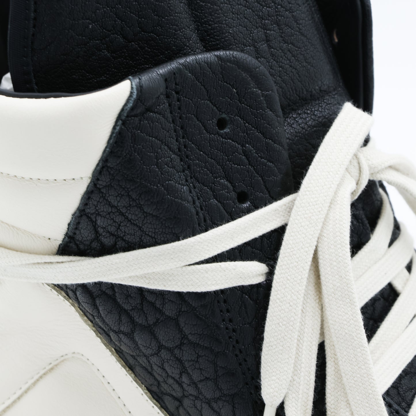BLACK AND WHITE LEATHER GEOBASKET SNEAKERS