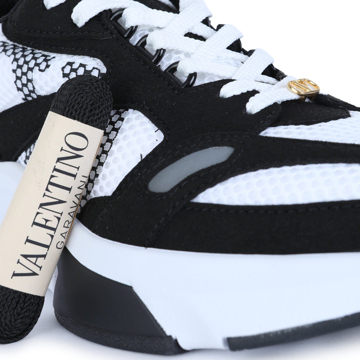 WHITE AND BLACK DEMIVEE SNEAKERS
