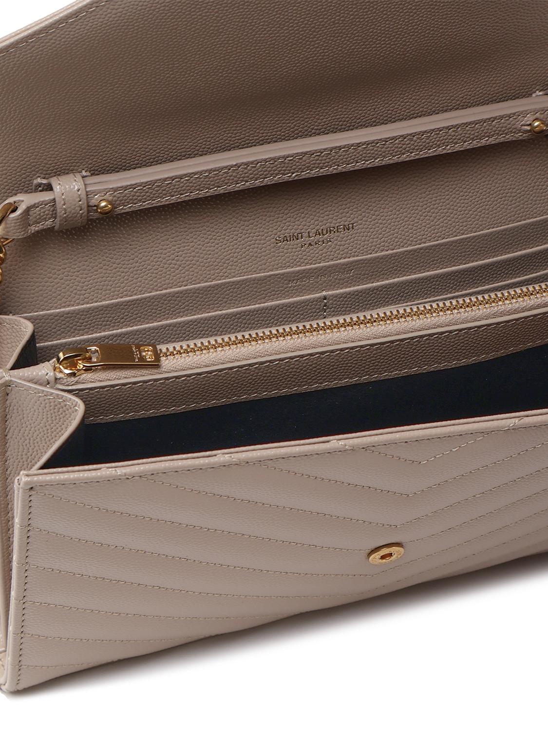 Pochette con catena Cassandre in pelle grain de poudre