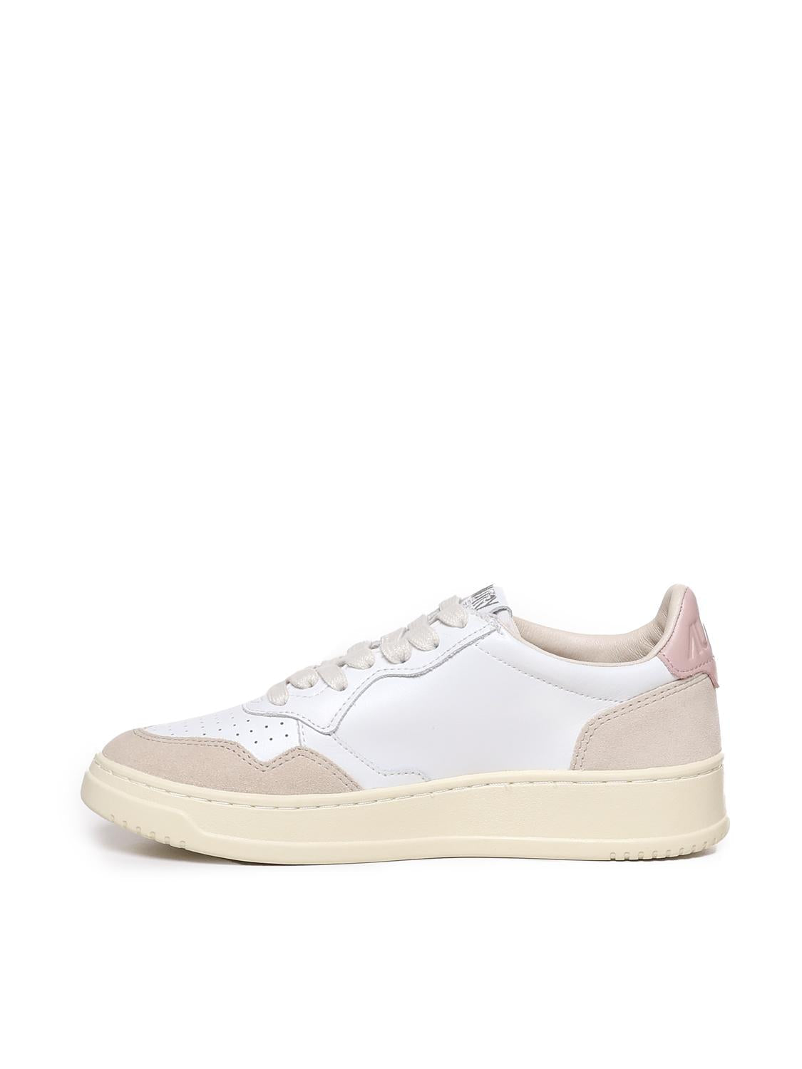 Sneakers medalist