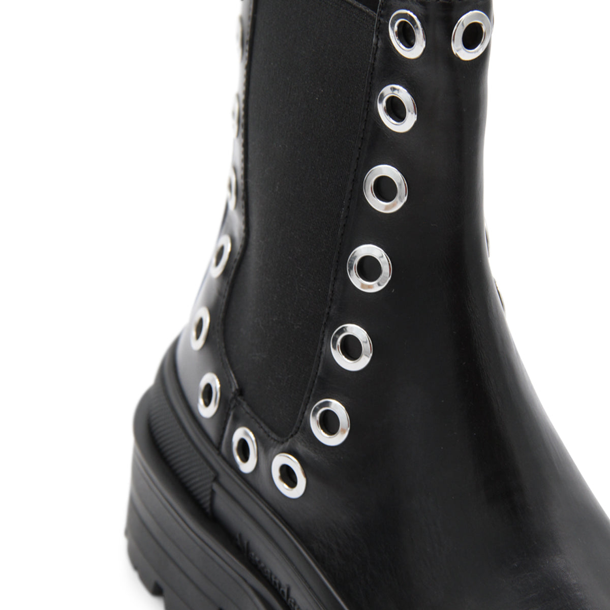 BLACK LEATHER CHELSEA BOOTS