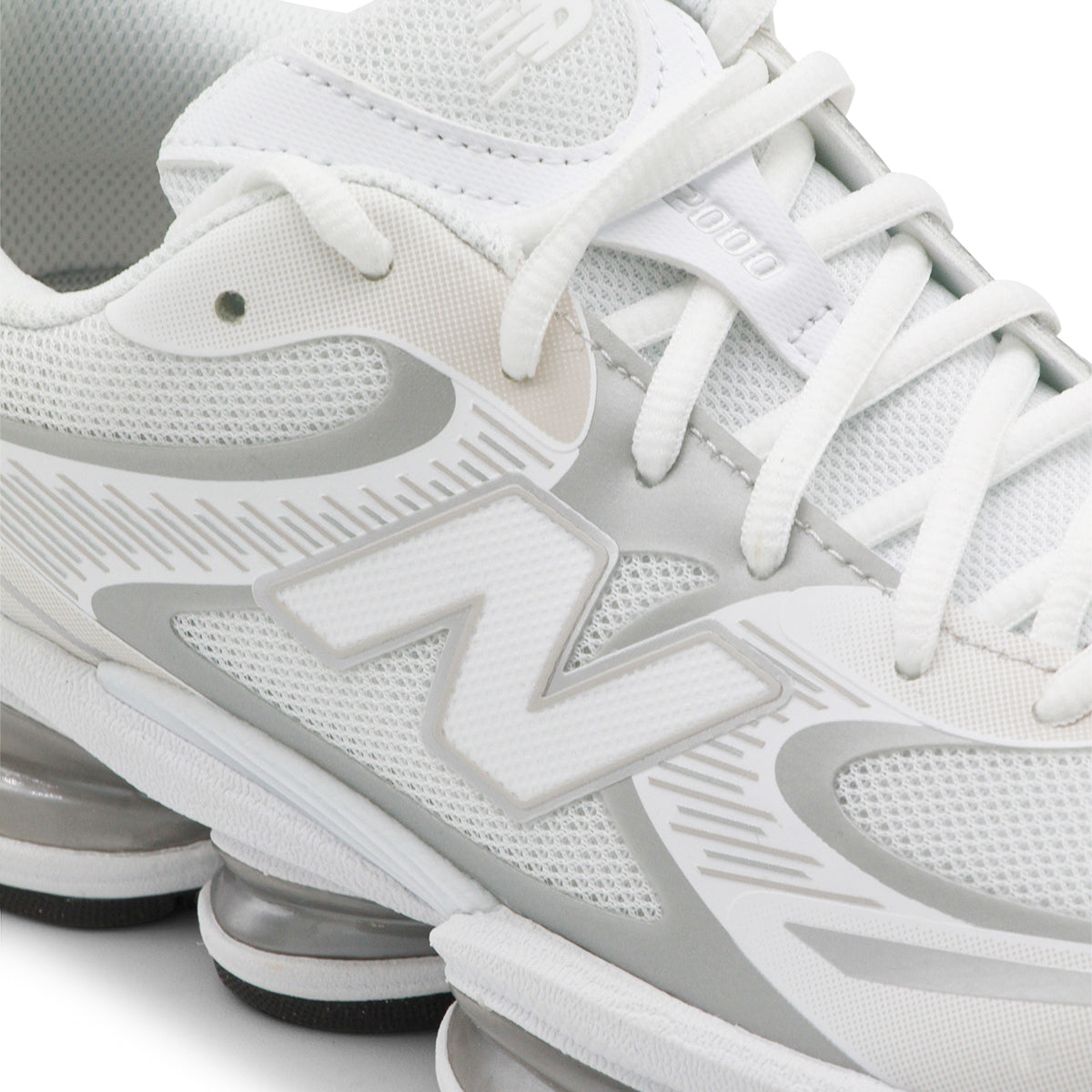 WHITE AND SILVER 2000 SNEAKERS