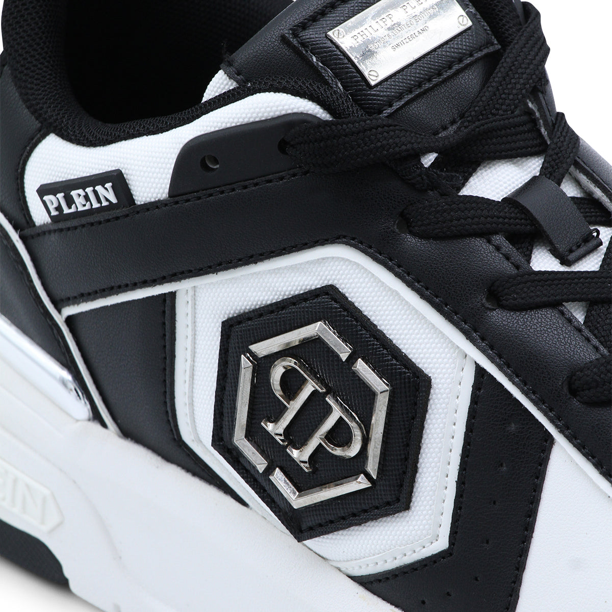 WHITE AND BLACK LEATHER SNEAKERS