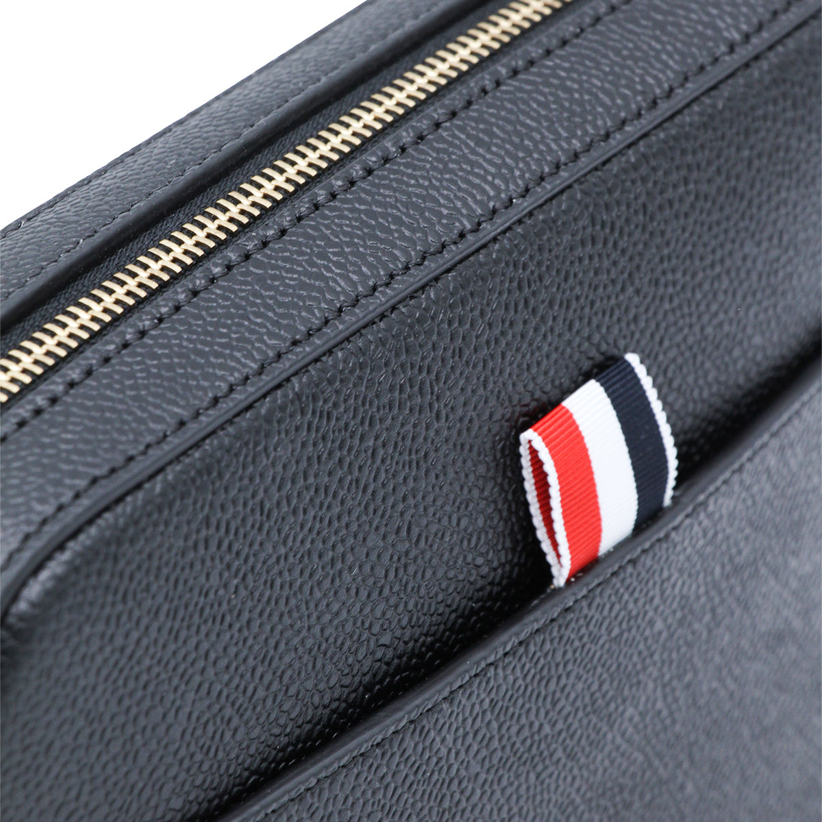 BLACK LEATHER MESSENGER BAG