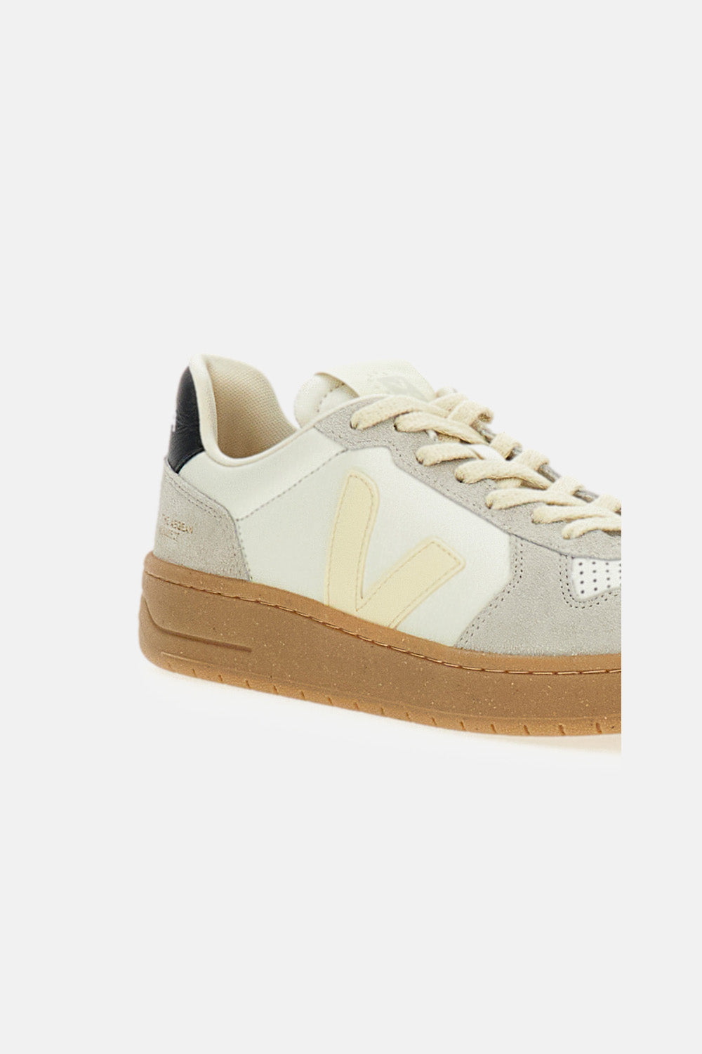 V82 SNEAKERS