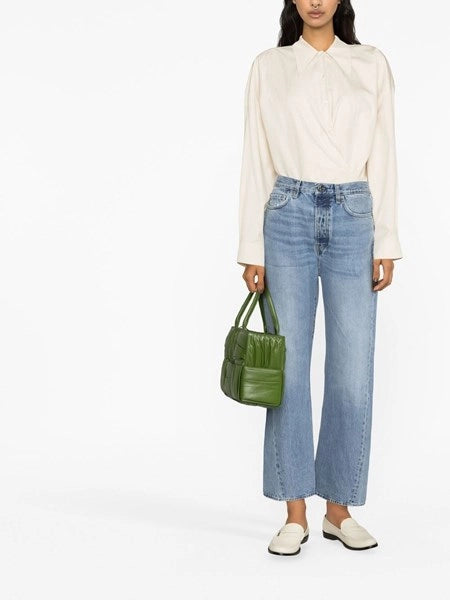 Jeans con cuciture ritorte
