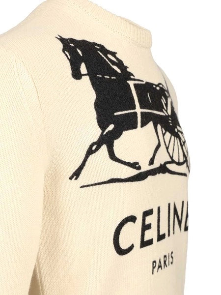 Maglione in cashmere slim fit con logo intarsiato