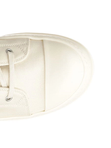 Sneakers high nipple