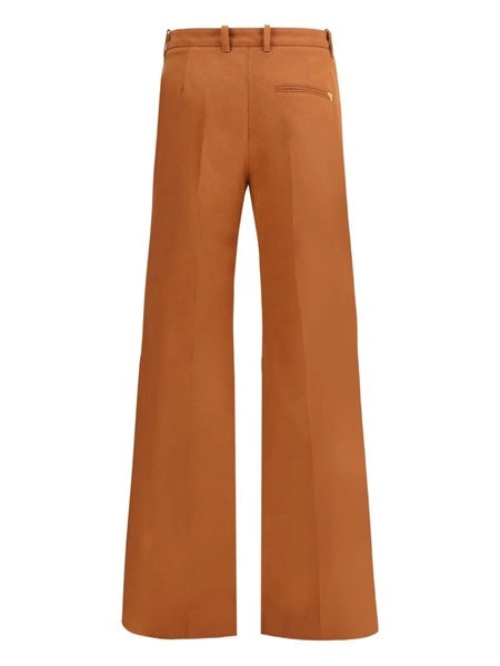 Pantaloni svasati