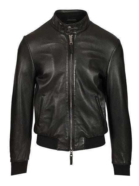 Biker in pelle nera