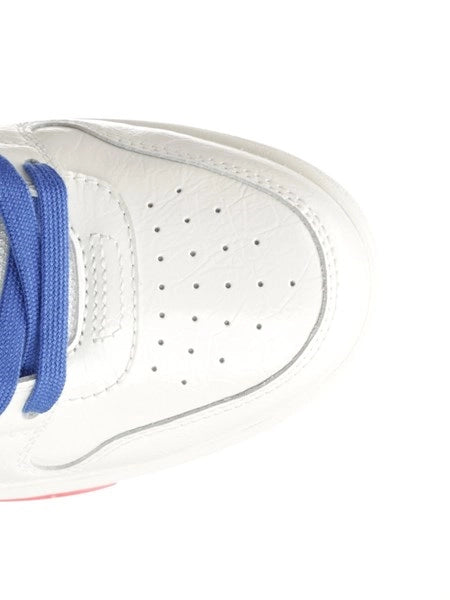 Sneaker Out of office bubble arrow
