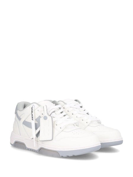 Sneaker Out of office