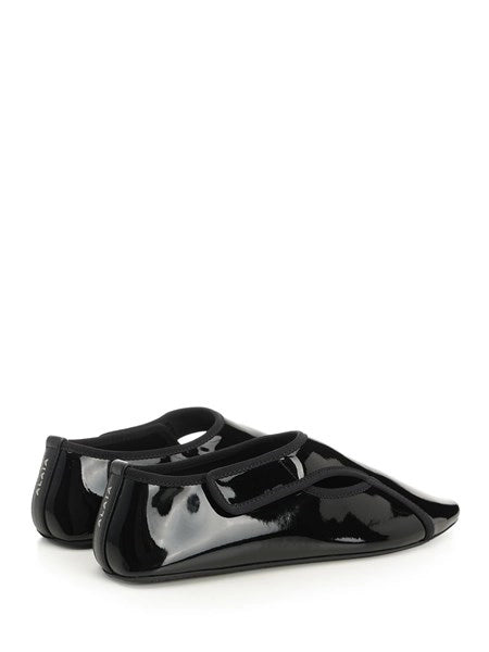 Slippers in vernice