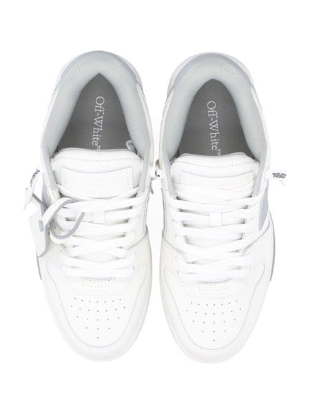 Sneaker Out of office