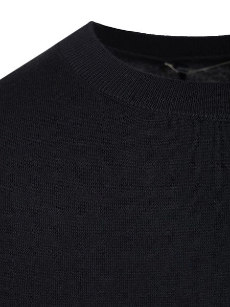 Maglia in filato di cotone, seta e cachemire