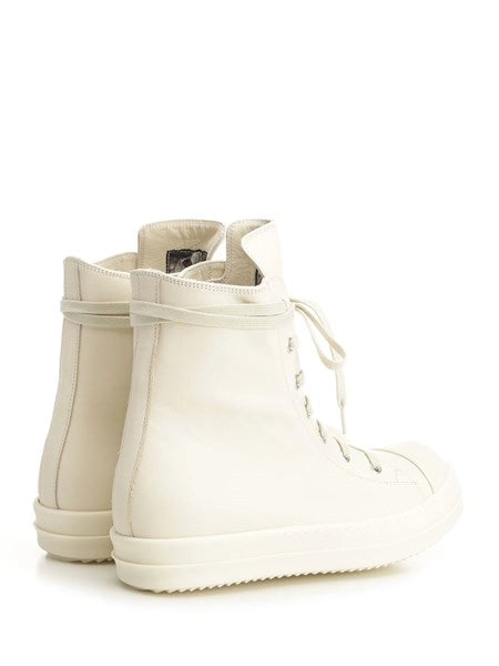 SNEAKS