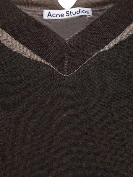 Maglia stropicciata con scollo a V