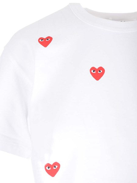T-shirt con mini cuori rossi
