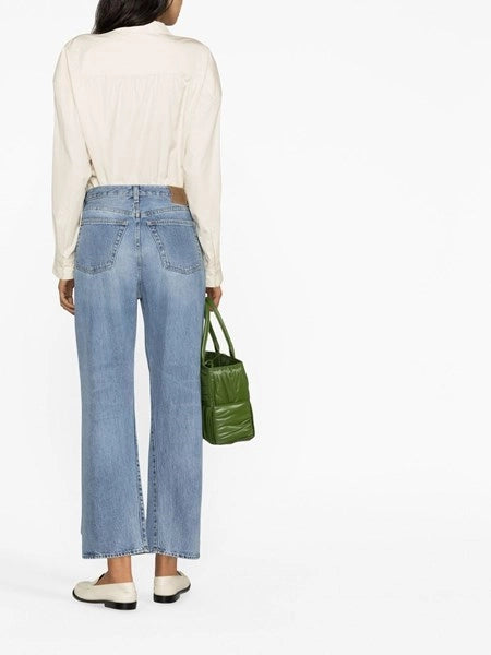 Jeans con cuciture ritorte