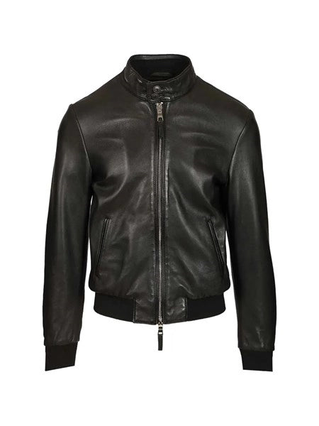 Biker in pelle nera
