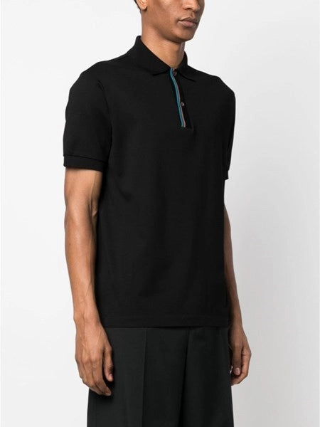 Polo con rifiniture a righe