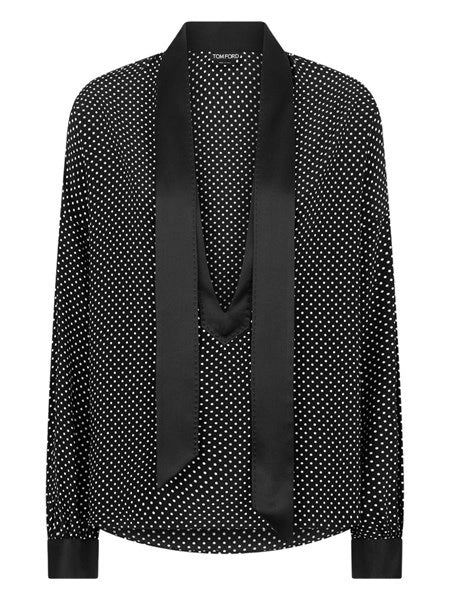 Blusa in raso di seta a pois con collo lavallière