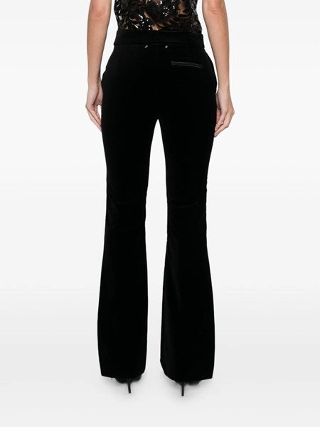 Pantaloni slim svasati