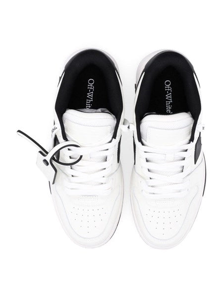 Sneaker Out of office