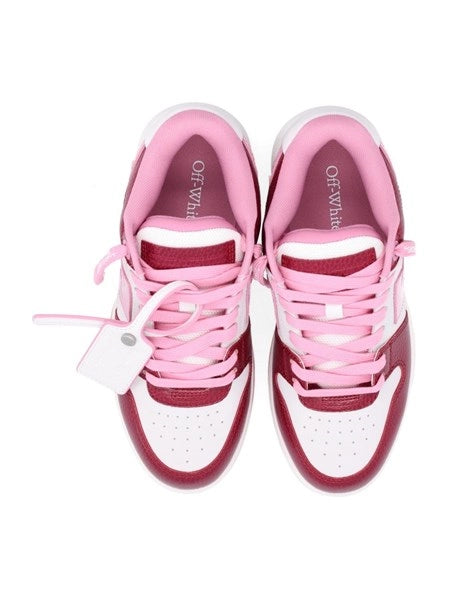 Sneaker Out of office